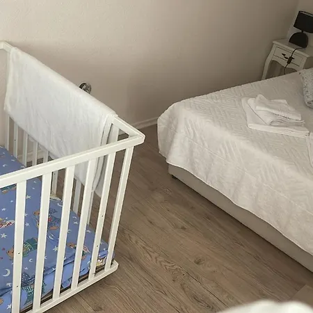 Bela & Mare Willa Blace