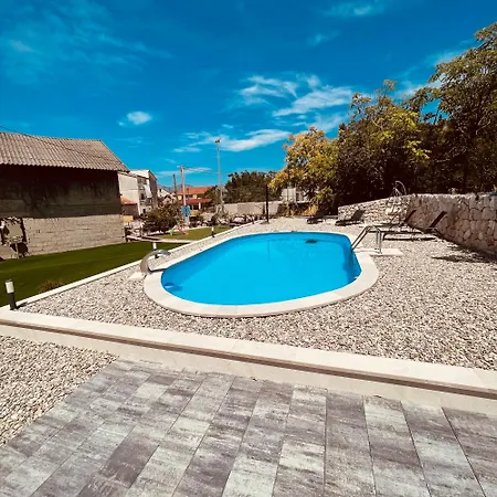 Bela & Mare Vila Blace